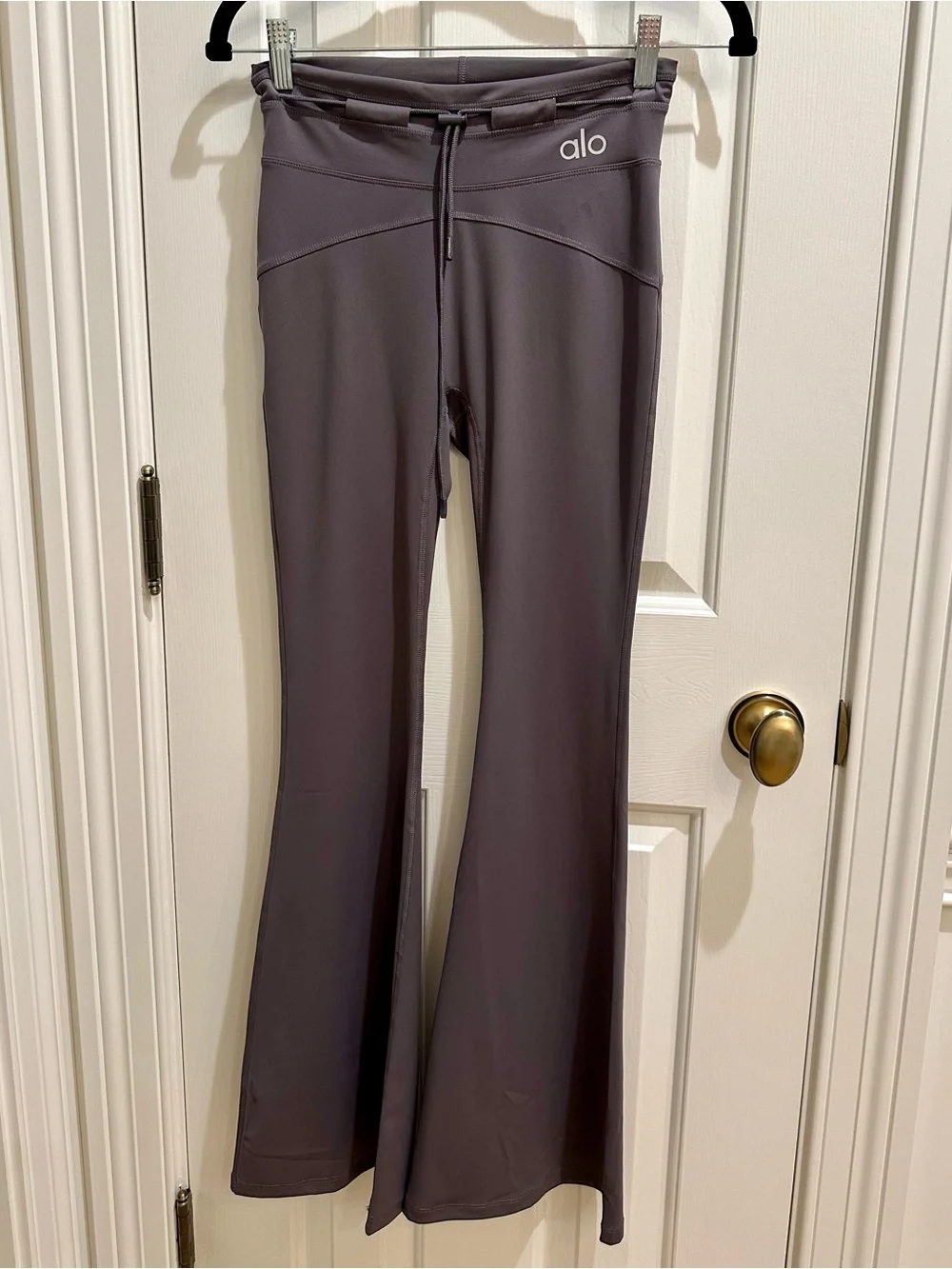 alo Cinch Waist Flare Leggings